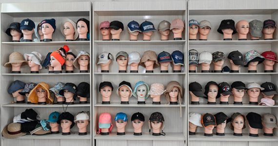 Does Xia Dai Dong hat become a new trend? Watch Rihanna and Rocky shooting new MVs and sugar